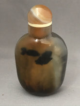 Load image into Gallery viewer, Vintage Beijing Glass Snuff Bottle Imitating Shadow Agate