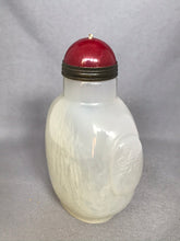 Load image into Gallery viewer, Vintage Chalcedony Floater Snuff Bottle