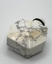 Load image into Gallery viewer, Vintage Howlite Snuff Bottle