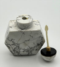 Load image into Gallery viewer, Vintage Howlite Snuff Bottle