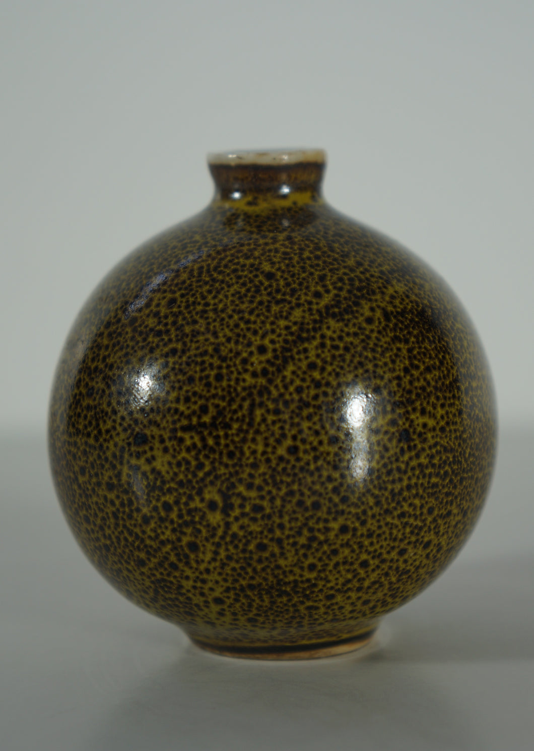 Chinese Ceramics : Miniature Tea Dust Bottle Vase