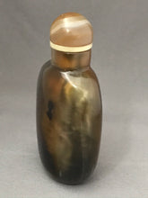 Load image into Gallery viewer, Vintage Beijing Glass Snuff Bottle Imitating Shadow Agate
