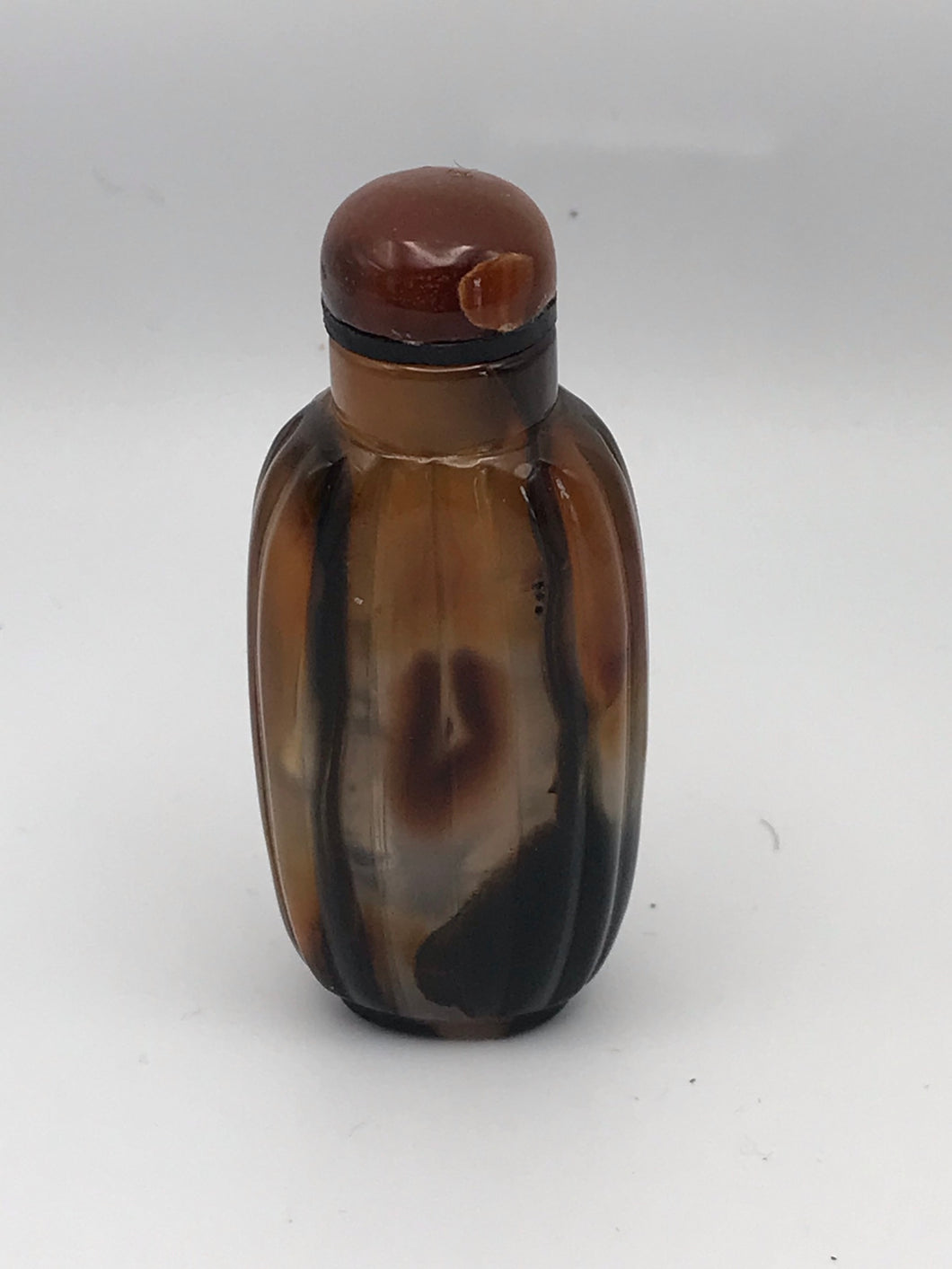 Snuff Bottle: Shadow Agate Snuff Bottle with Eye