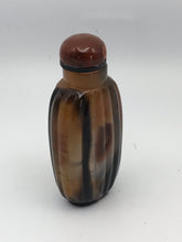 Load image into Gallery viewer, Snuff Bottle: Shadow Agate Snuff Bottle with Eye
